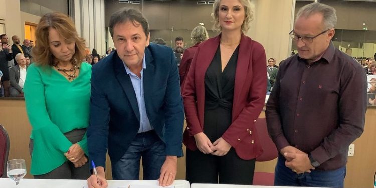 Jaqueline Tontini assume Secretaria de Saúde