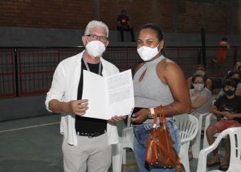 Programa Moradia Legal entrega escritura para 317 famílias iguaçuenses