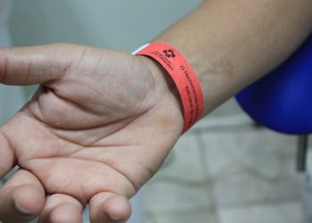 Doadores de sangue passam a receber pulseira de identificação pós-doação
