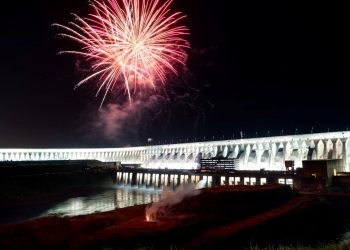 itaipu iluminada