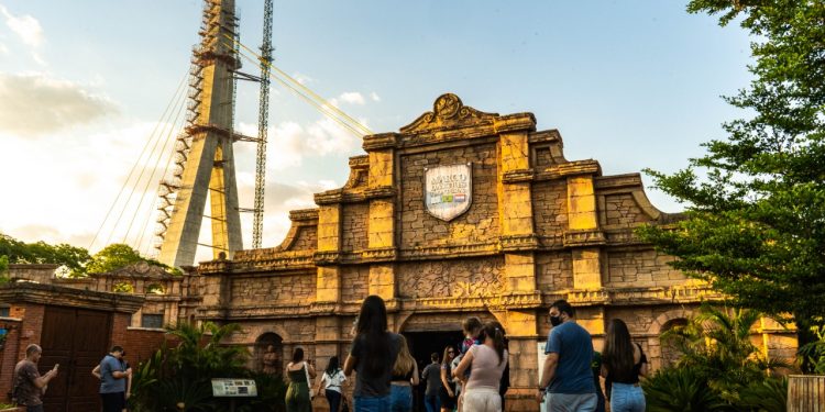 Apresentações culturais do Marco das 3 Fronteiras são ampliadas no feriadão