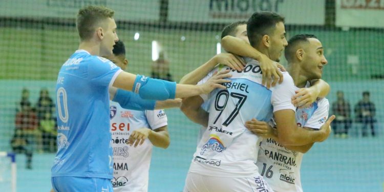 Foz Cataratas enfrenta o Dois Vizinhos amanhã, 19.