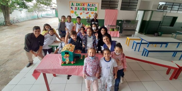 Alimentação saudável é tema de encontro com alunos da Escola Cecília Meireles