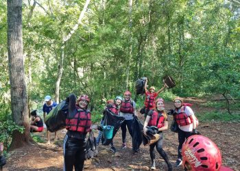 Voluntários participam de limpeza do Arroio Jupira em homenagem ao Dia Mundial da Terra