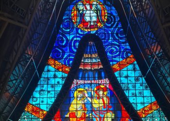 Vitrais da obra da Catedral Nossa Senhora de Guadalupe começam a ser colocadas