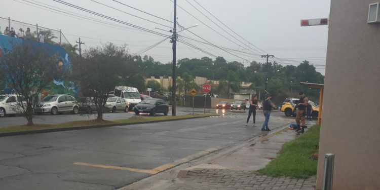 Assaltantes trocam tiros com a Polícia Militar e um morre na Vila A