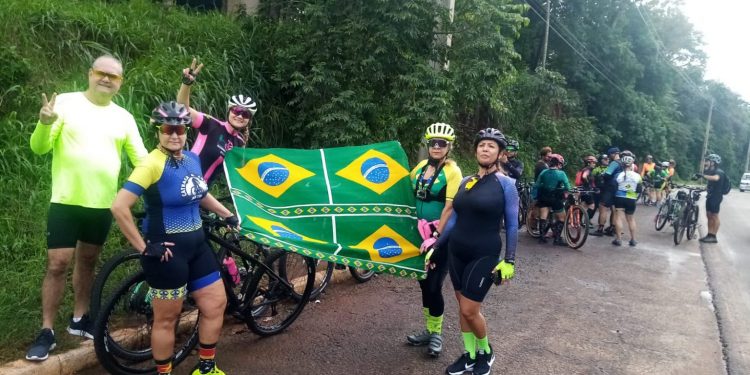 Ciclistas do interior paulista estão percorrendo a tríplice fronteira