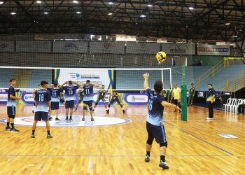 Juventude em quadra: Brasileiro Escolar de Voleibol reúne em Foz mais de 900 atletas de todo o Brasil