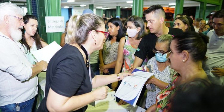 Famílias do Morumbi recebem títulos definitivos de seus imóveis