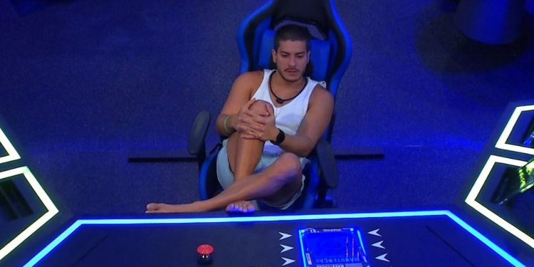 BBB: Arthur Aguiar está pegando pesado com os Brothers no quarto secreto (Foto: Reprodução/Globo)