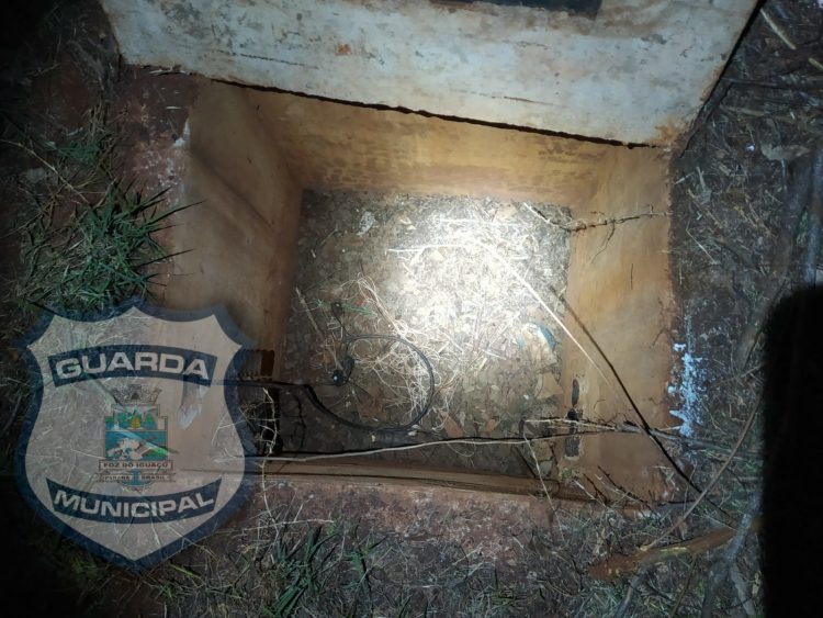 Homem é preso furtando fios da rede de iluminação pública