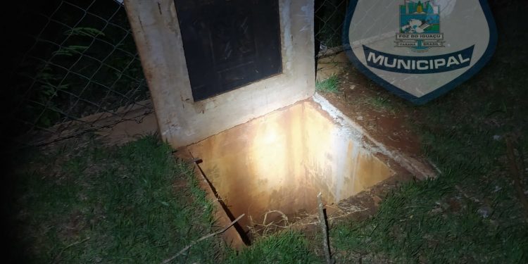 Homem é preso furtando fios da rede de iluminação pública