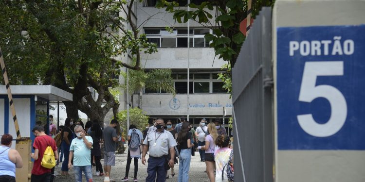 Prouni: amanhã termina prazo para informações da lista de espera