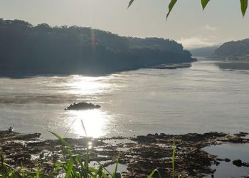 Balsa entre Franco e Iguazú não consegue operar por baixa no Rio Paraná