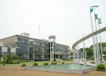 Vereadores de Toledo aprovam reajuste de 25% no salário do prefeito, vice e secretários