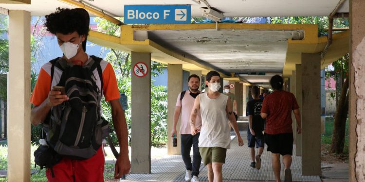 Capes disponibiliza 3.561 bolsas a 213 instituições de ensino superior