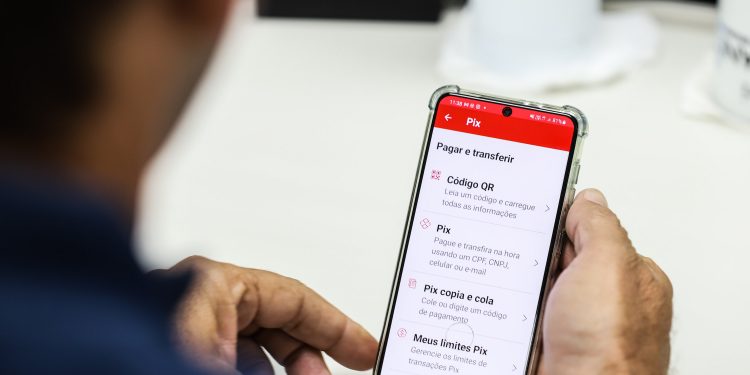 Procon-PR alerta para novo golpe envolvendo o uso do Pix