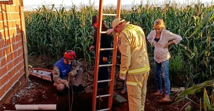 Garota cai em poço e é resgatada pelos Bombeiros em Foz do Iguaçu