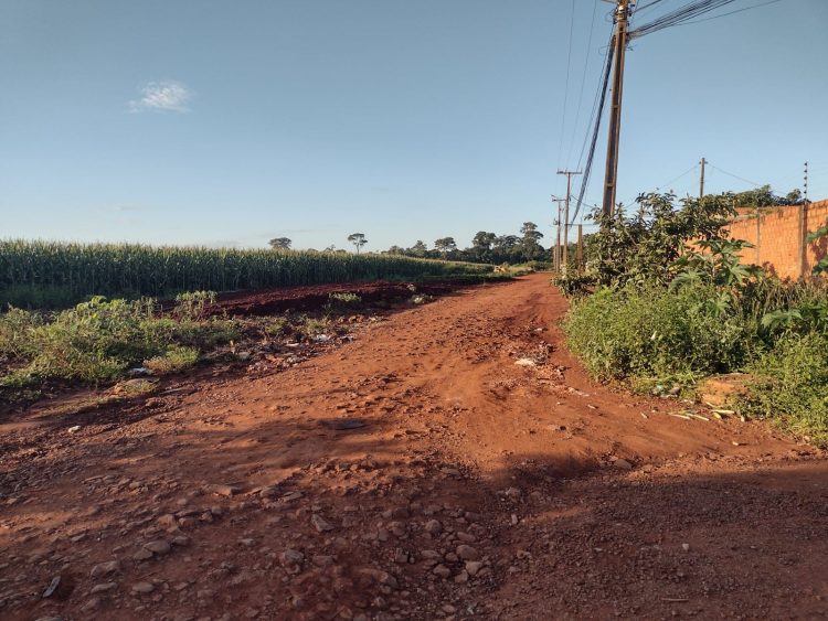 Moradores reclamam da situação da Rua Vilmar Tosi