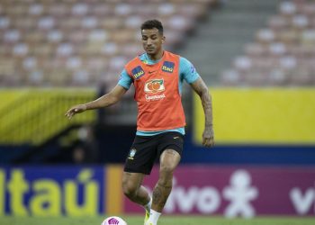 Lateral Danilo é cortado da seleção brasileira