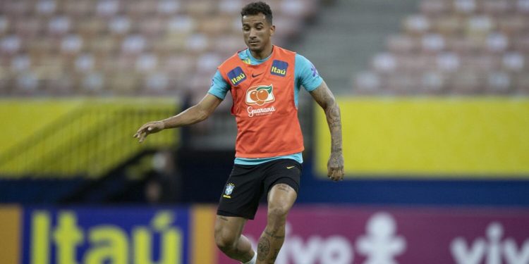 Lateral Danilo é cortado da seleção brasileira