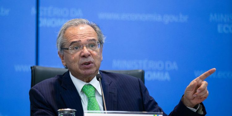Ministro da Economia defende taxar super-ricos e desonerar empresas