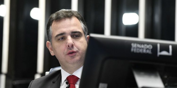 Presidente do Senado diz que venda da Petrobras não está “no radar”
