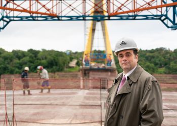 Em visita à Itaipu, embaixador do Paraguai enaltece parceria entre países