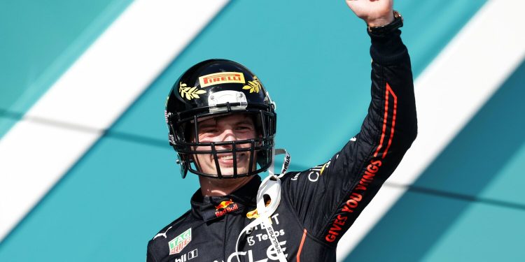 Fórmula 1: Verstappen passa as Ferraris e vence em Miami