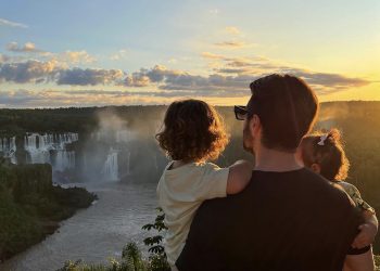 Alok passeia com a família pelas Cataratas do Iguaçu