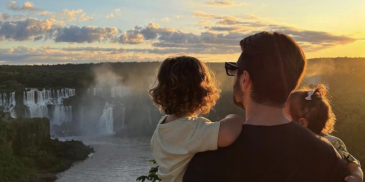 Alok passeia com a família pelas Cataratas do Iguaçu