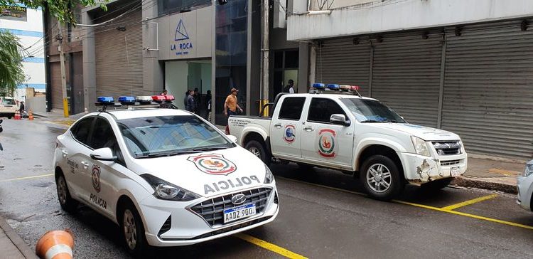 Assaltantes ficam cercados pela polícia em prédio de Cidade do Leste