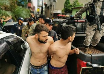 Brasileiros são presos após tentativa de assalto com refém em prédio de Cidade do Leste, no Paraguai