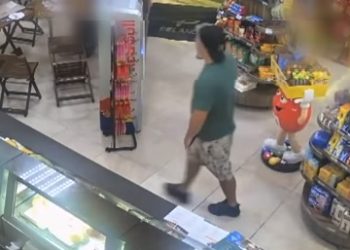 Imagens mostram policial federal atirando contra clientes em posto de combustível de Curitiba