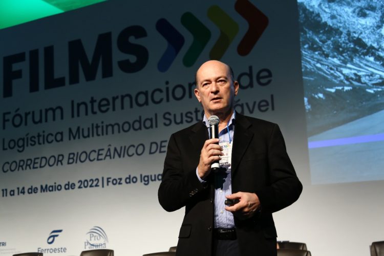 Logística desenvolve países e transforma cidades, diz ministro na abertura de fórum em Foz do Iguaçu
