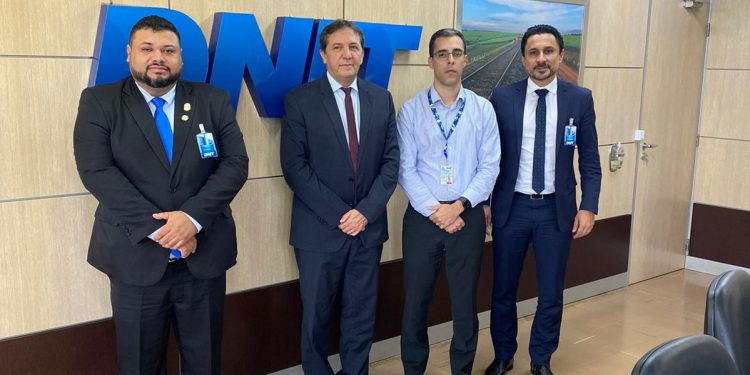 Prefeito entrega ao DNIT propostas de acessos da Perimetral Leste