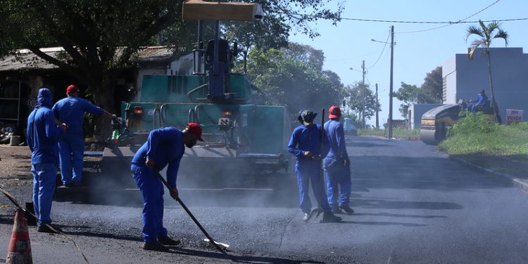 Obras de pavimentação avançam no Jardim Claudia