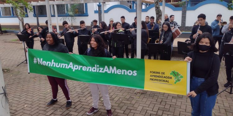 Mobilização em defesa a Aprendizagem Profissional aconteceu hoje, 16, na Praça do Mitre