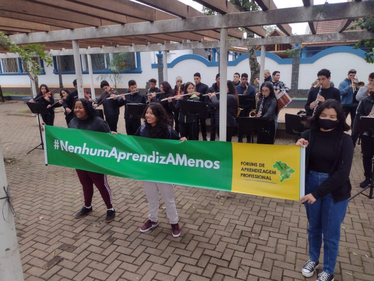 Mobilização em defesa a Aprendizagem Profissional aconteceu hoje, 16, na Praça do Mitre