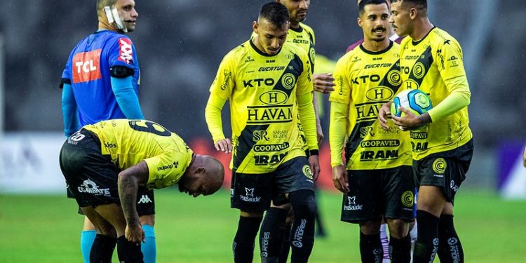 Cascavel vence o Caxias e mantém a liderança do Brasileiro Série D