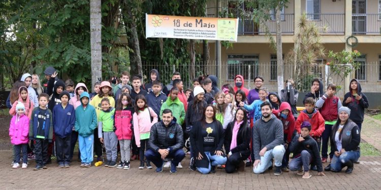 Alunos do CAIA participam de palestra sobre modos de identificar e denunciar situações de abuso