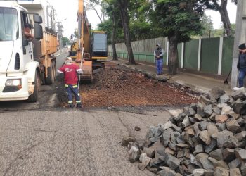 Obras de recape asfáltico na República Argentina reparam ponto de alagamento