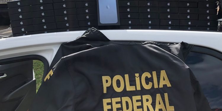 Celulares são apreendidos em fundo falso pela Polícia Federal