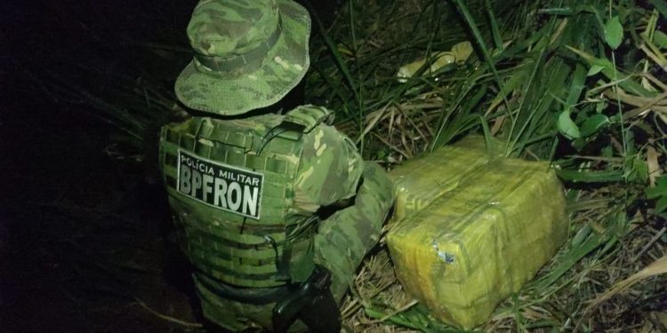 BPFRON apreende drogas em portos clandestinos