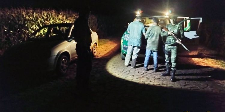 Caçadores são presos no Parque Nacional do Iguaçu pela Força Verde