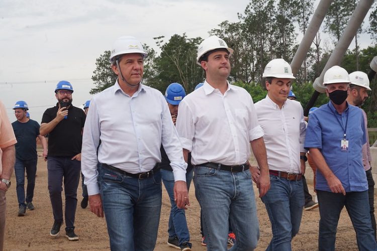 Prefeito Chico Brasileiro e Governador Ratinho Junior visitam obra da segunda ponte