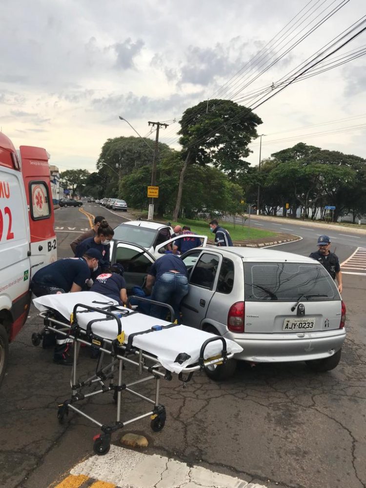 Acidente entre dois veículos acontece próximo a Guarda Municipal