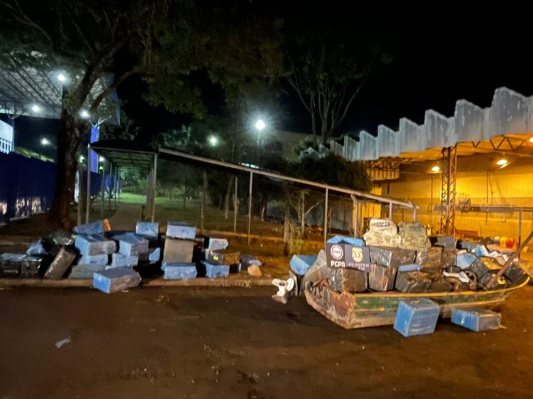 Embarcação com cigarros contrabandeados é apreendida