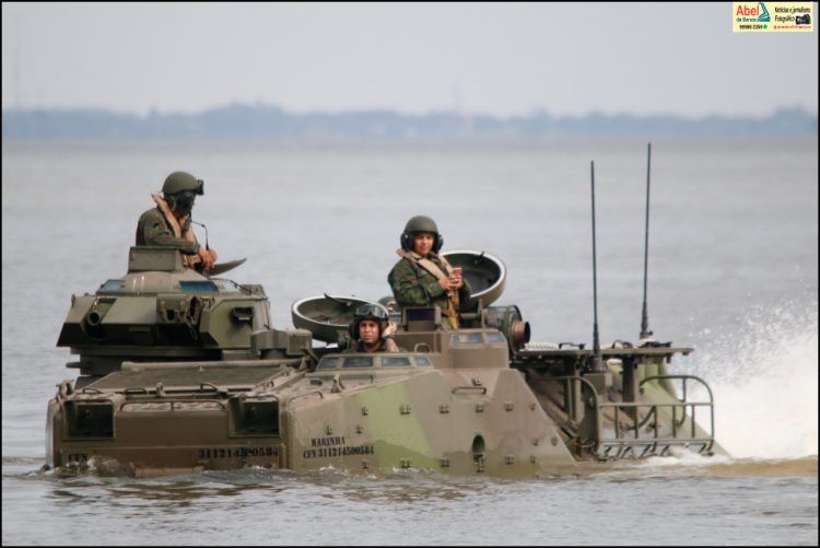 Marinha do Brasil realiza Exposição da Viatura Blindada Anfíbia em Santa Terezinha
