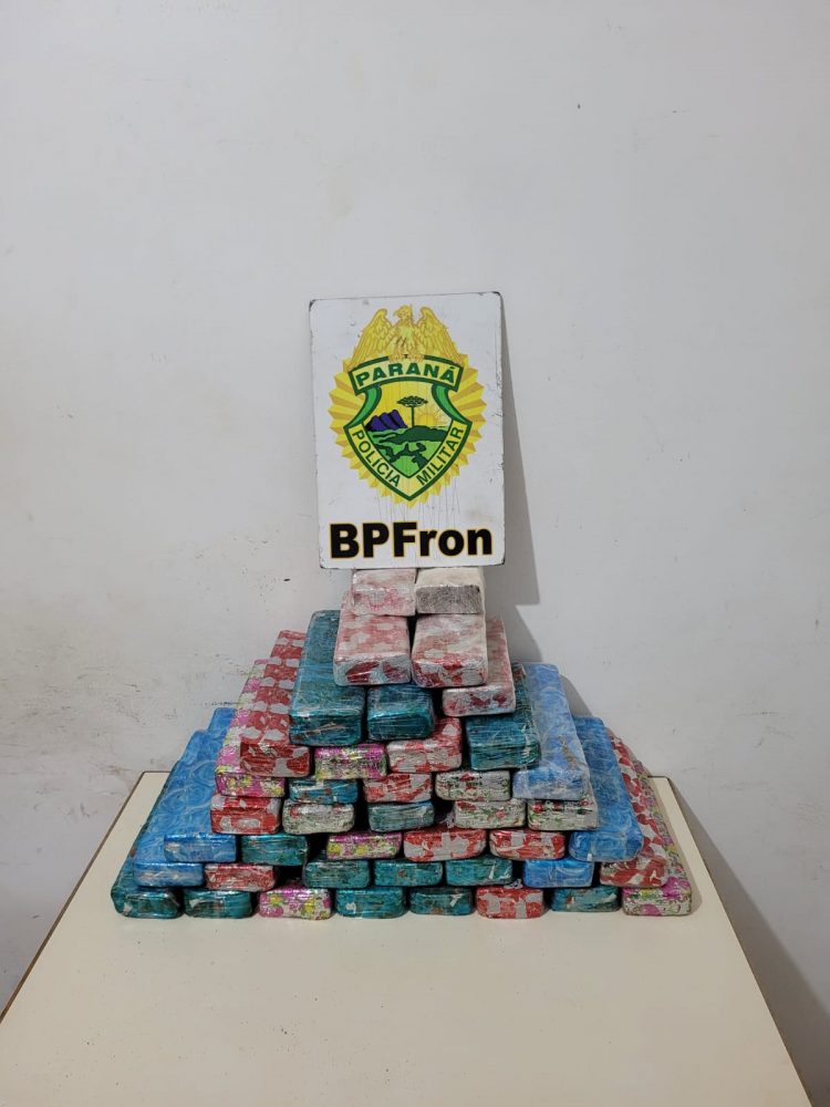 Menor é apreendida transportando 22, 7kg de maconha